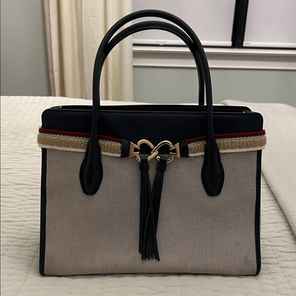 kate spade Handbags - Kate Spade purse in fabric and leather